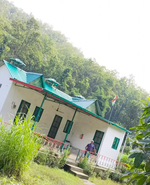 Corbet Hill Center River Home Stay - Image 1