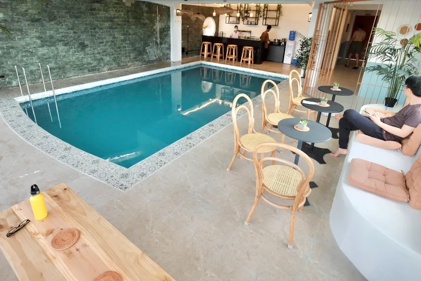 Beds & Friends Hostel Mactan with Pool and Bar - Image 1