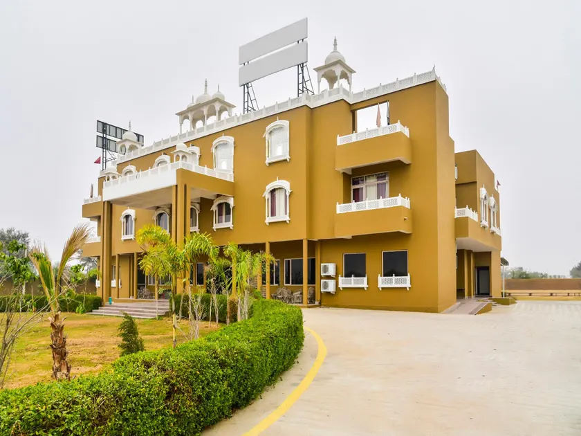 OYO Hotel Mayur - Image 1