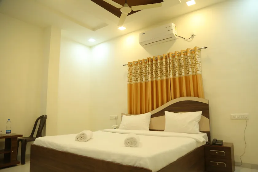 Hotel New Rudrakash - Image 1