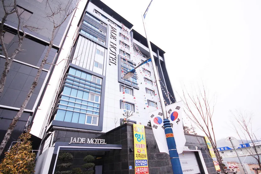 Jade hotel - Image 1