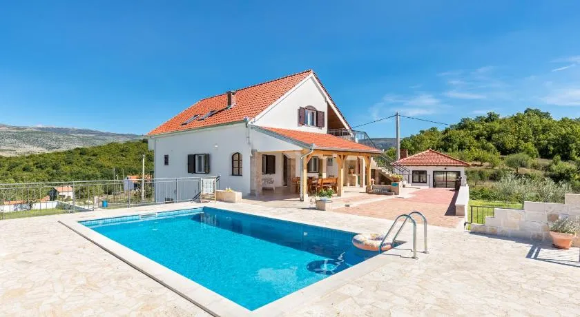 Luxury Villa With Heated Pool & Magnificent View - Image 1