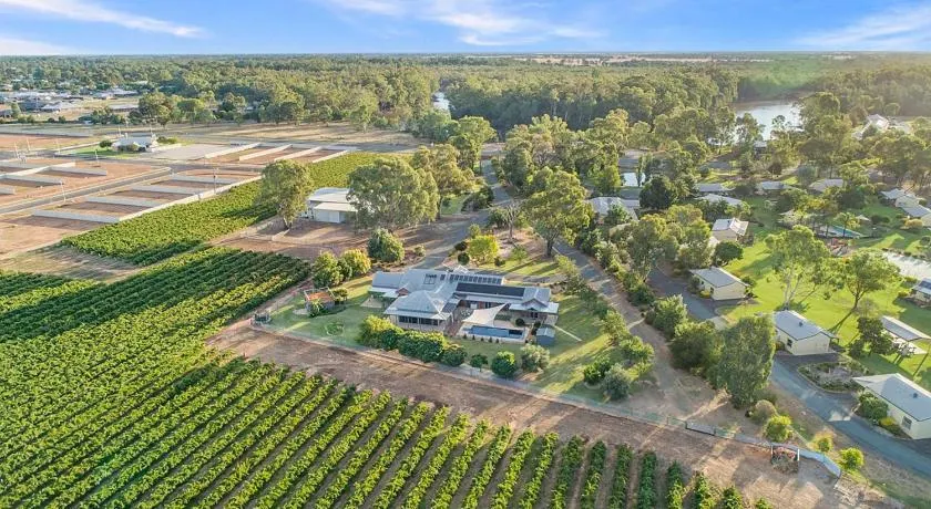 Nepeta Cataria Estate - Echuca Holiday Homes - Image 1