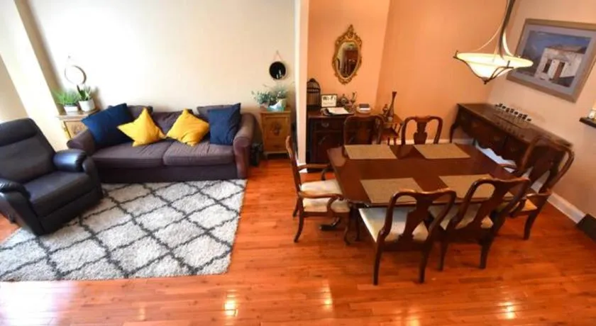Tuscany 2900 - Classic Italian Style 3BR w Parking near Airport - Image 1