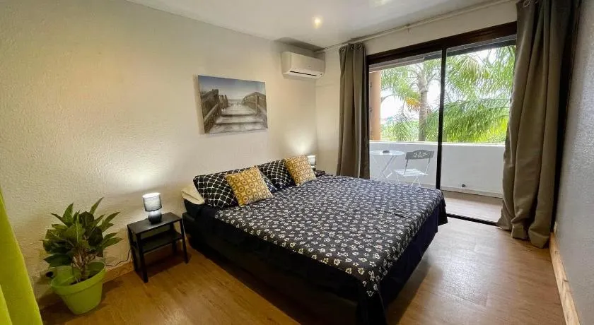 Tunui City Apartment - Quiet & Pool - Image 1