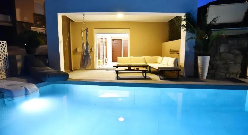 SUNRISE LUXURY POOL VILLA - Image 1