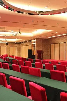 Grand Skylight Hotel Tianjin - Image 1