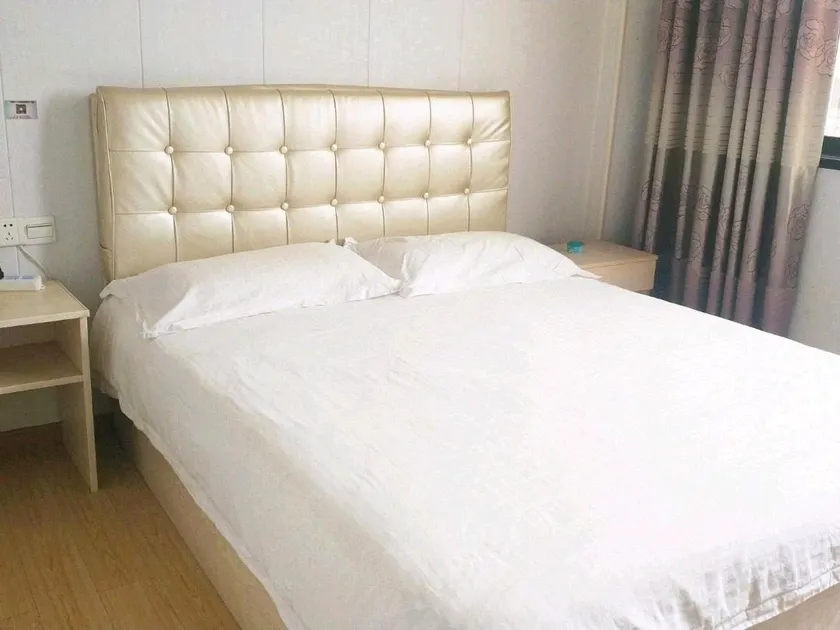 Xinlong Hotel - Image 1