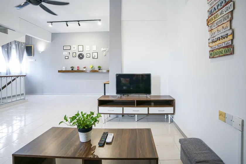 Jovial Modern Stylish Townhouse 8pax - BM Icon City - Image 1