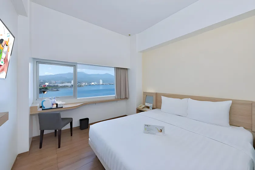Whiz Prime Hotel Megamas Manado - Image 1