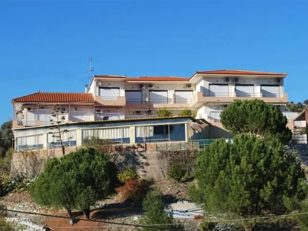 Blue Bay Hotel - Image 1