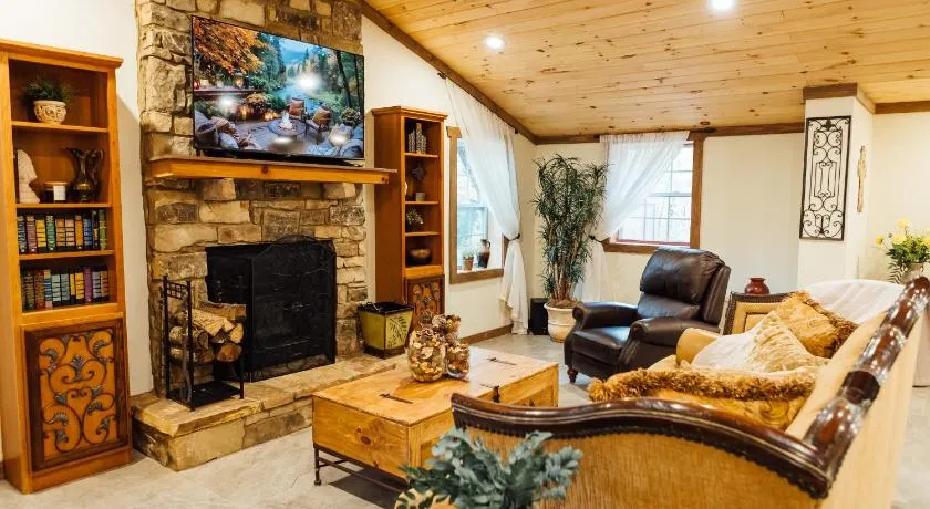 Villa Serena Tuscan Theme home with a HIDDEN lounge, fire pit, lawn games, creek - Image 1