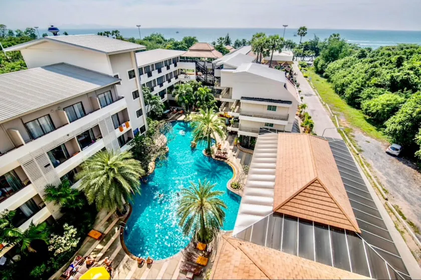 Sea Breeze Jomtien Resort - Image 1