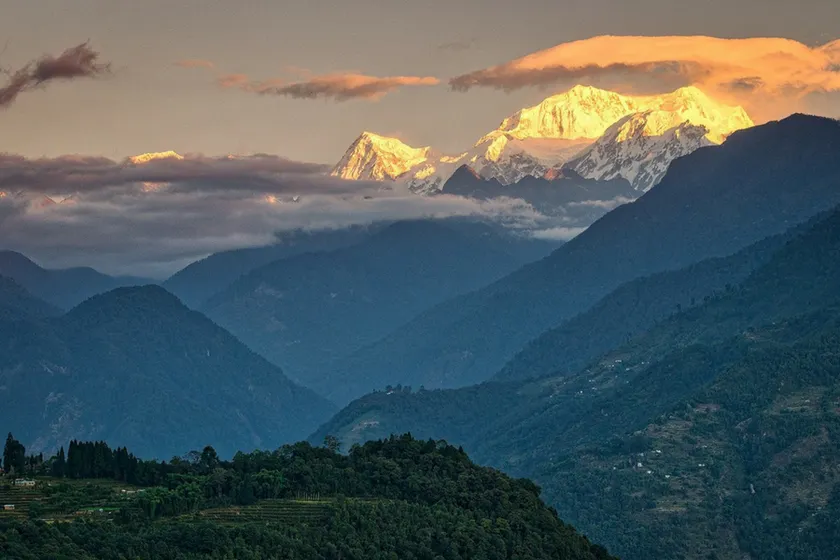Gateway to Mr. Kanchenjunga (Himalaya) - Image 1