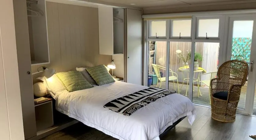 Cabin Retreat in the heart of Warwick. - Image 1