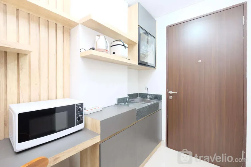 Good Deal Studio Transpark Cibubur Apt By Travelio - Image 1