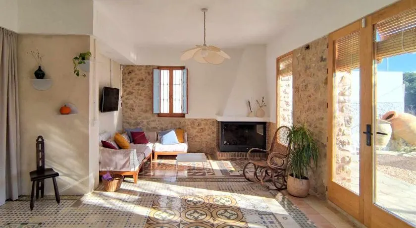 Villa Serrano, La casa rural de los mil suelos - Image 1