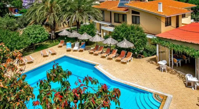 Paras Sun Hotel & Apartments - Image 1