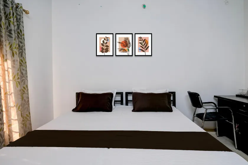 SPOT ON by OYO Sanskrit Guest House - Image 1