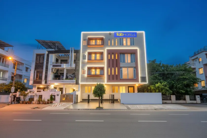 FabHotel Shiv Rachna - Image 1