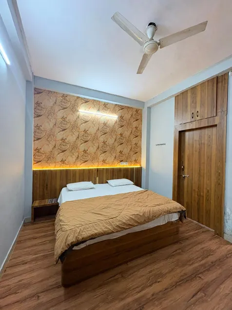 Hotel Tara Palace Near Mahakal Mandir - Image 1
