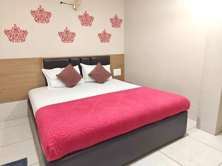 Central Inn, Kolhapur - Image 1
