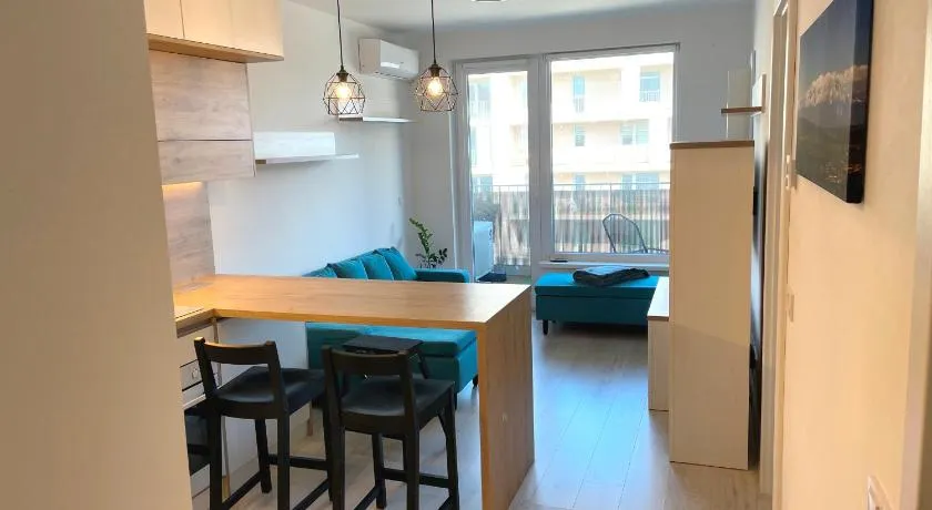 Designer Apt near Old Town with AC, Private Parking, Loggia - Image 1