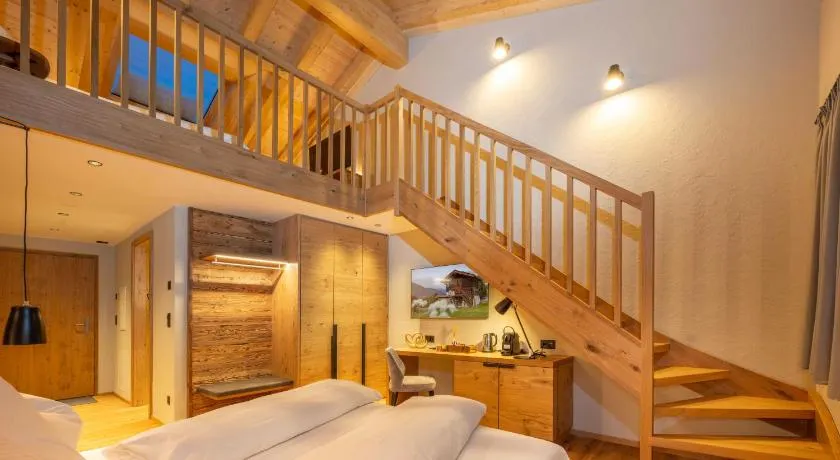 Mountain Lodge - Image 1