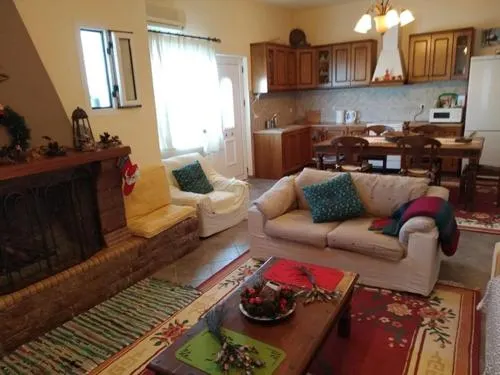 Amarynthos Guest House - Image 1