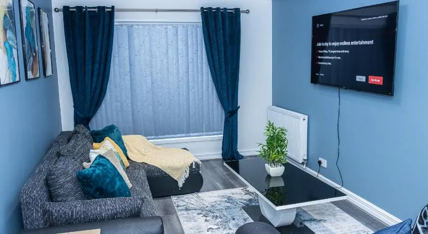 Lush Lodge -Home away in Telford, For Contractors, families, group of friends, Long Term Stays - Image 1