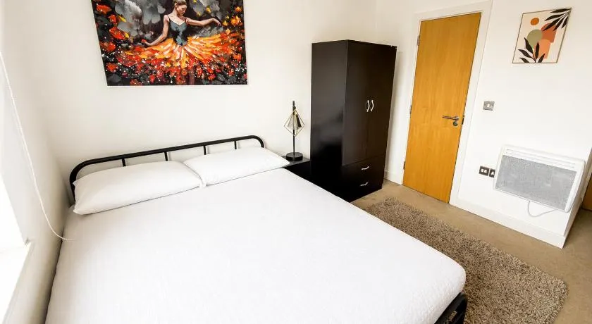 Cozy 2 bed flat by seafront - Image 1