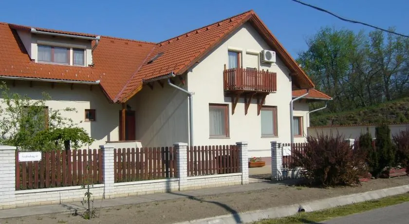 Csipkeház Apartman - Image 1