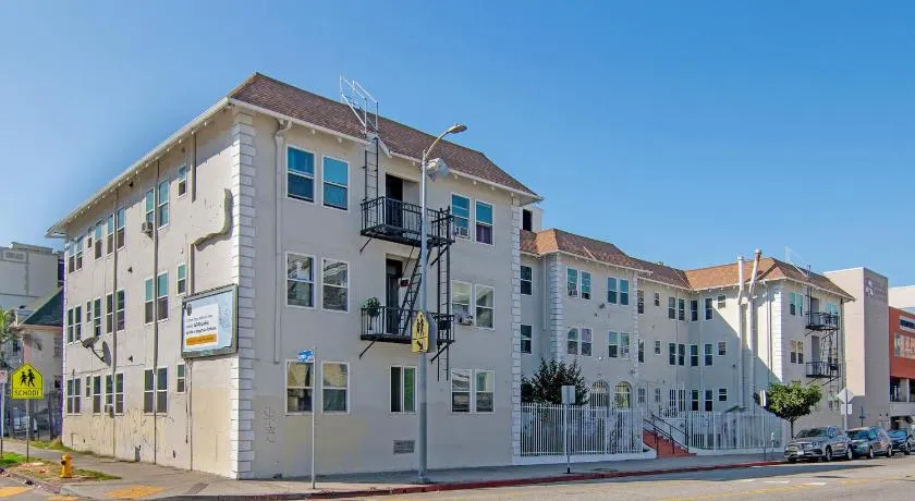 Cozy Downtown LA Studio Apartment - Image 1