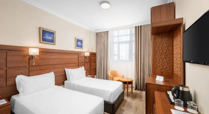 Kingsgate Hotel Deyar - Image 1