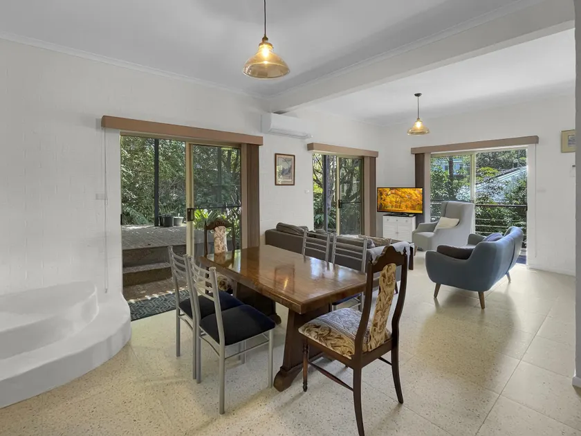 Relaxing 3-Bedroom Retreat with Outdoor Seating - Image 1