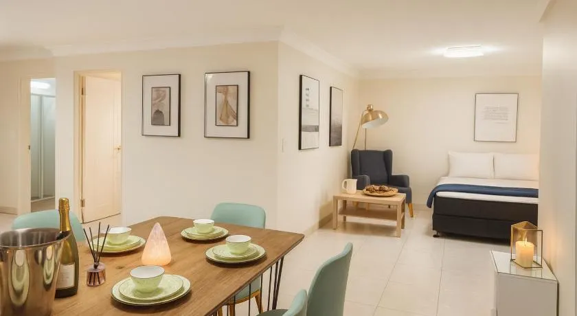 Urban Silver Haven Sleek stay - 1 Min to Station With TV projector Game space and high speed internet - Shared bathroom with ONLY ONE other room - Image 1