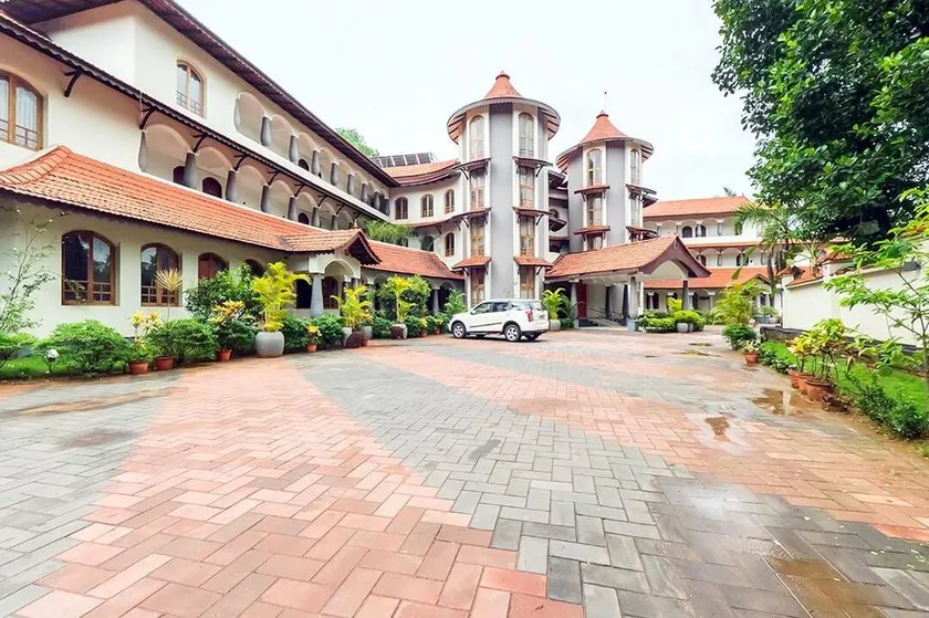 KBC Green Park - Image 1