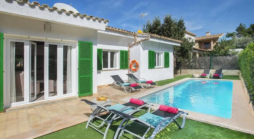 Villa Peyro by Villa Plus - Image 1