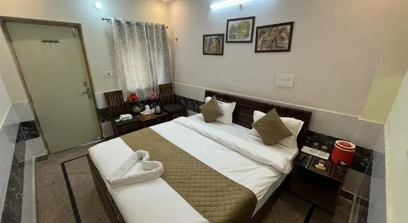 Hotel Srinivas - Image 1