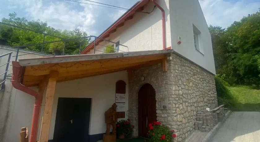 Borház - Image 1