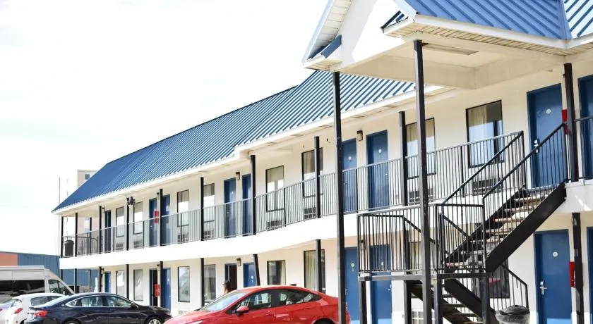 Bayfront Inn Biloxi - Image 1
