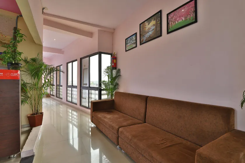 Hotel O D K Guest House - Image 1