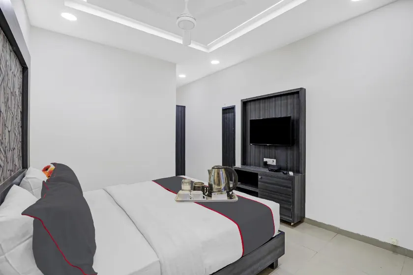 Hotel O Sanvi Resort - Image 1