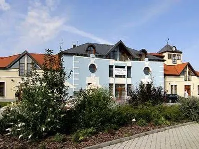 Darovanský Dvůr - Wellness & Golf Hotel - Image 1