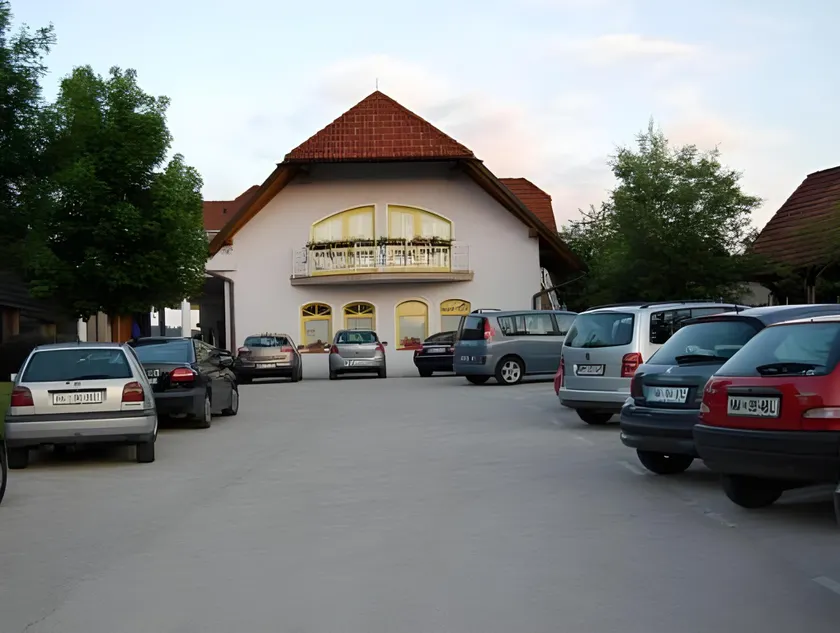Hotel Rakar - Image 1