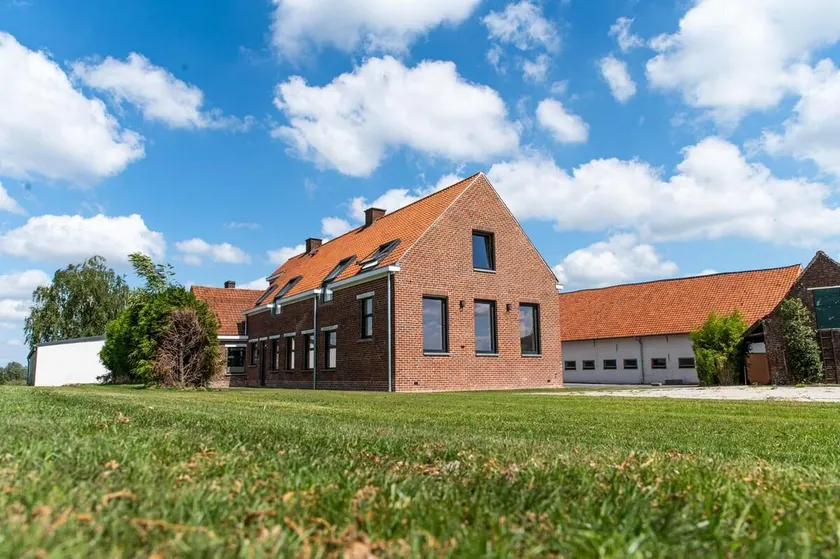 Farmhouse Hoeve Den Ast 5 separate bedrooms with bathrooms - Image 1