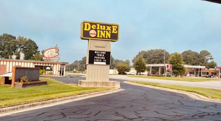 Deluxe inn - Image 1