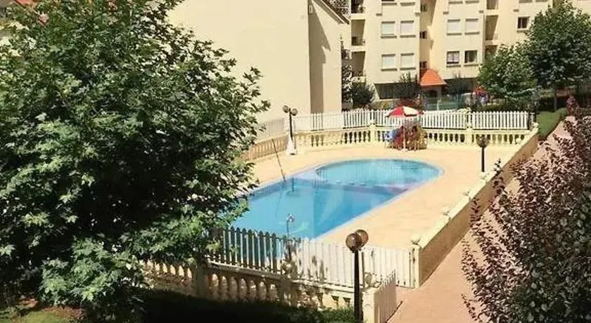 Dar Dina Piscine et confort 3min du marché central - Image 1
