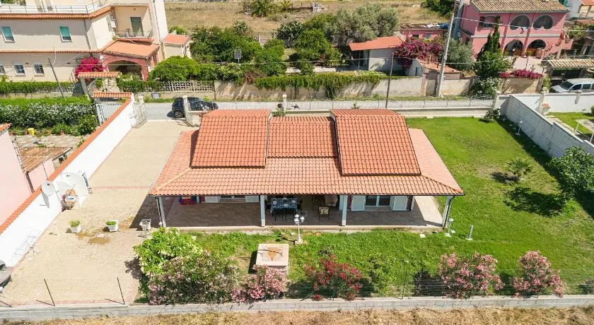 Villa Lunu - Image 1