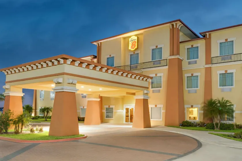 Super 8 by Wyndham Hidalgo at La Plaza Mall & Mcallen Airport - Image 1